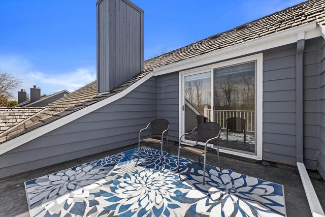 1720 Bradford DRIVE, Mequon, WI 53092