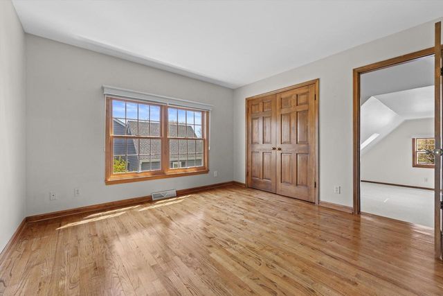 1720 Bradford DRIVE, Mequon, WI 53092