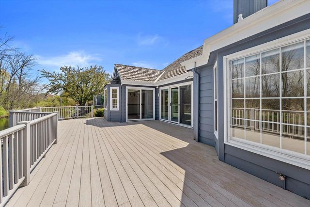 1720 Bradford DRIVE, Mequon, WI 53092