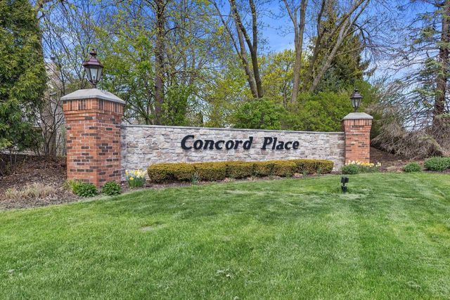 1720 Bradford DRIVE, Mequon, WI 53092