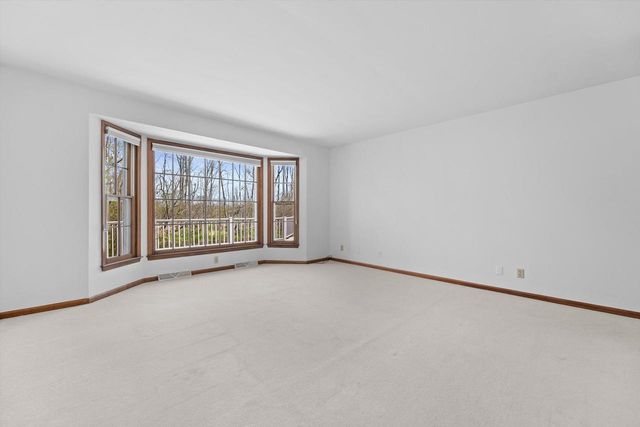 1720 Bradford DRIVE, Mequon, WI 53092