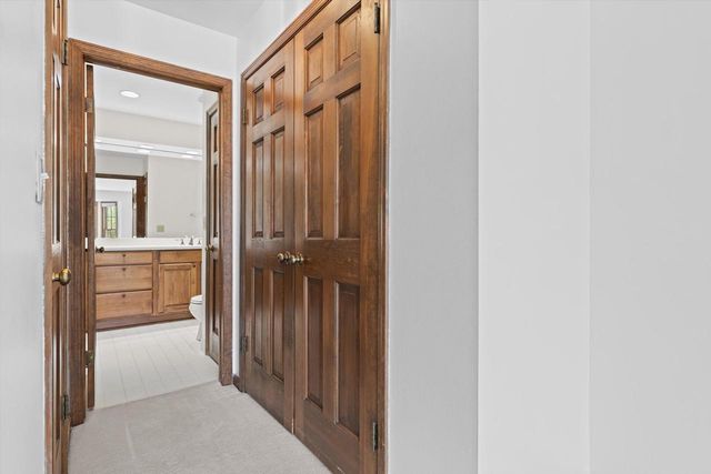 1720 Bradford DRIVE, Mequon, WI 53092