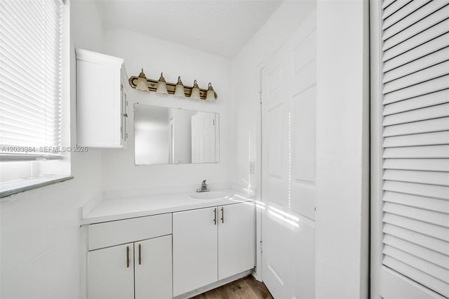 2011 Bay Dr 8, Miami Beach, FL 33141