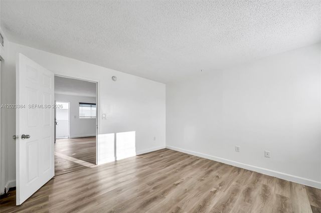 2011 Bay Dr 8, Miami Beach, FL 33141
