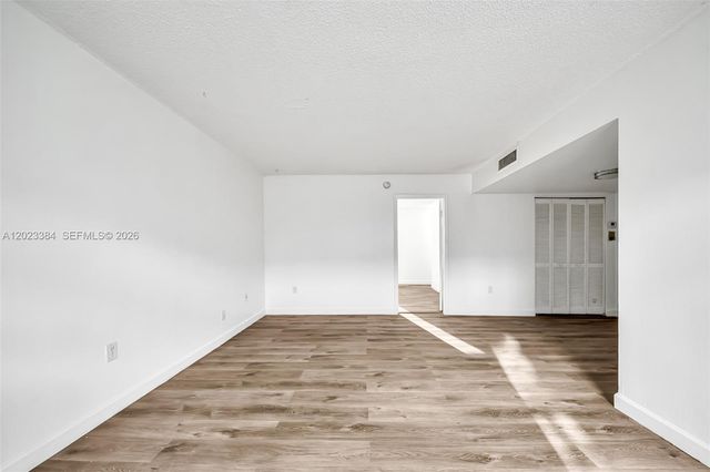 2011 Bay Dr 8, Miami Beach, FL 33141
