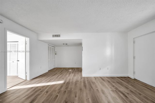 2011 Bay Dr 8, Miami Beach, FL 33141