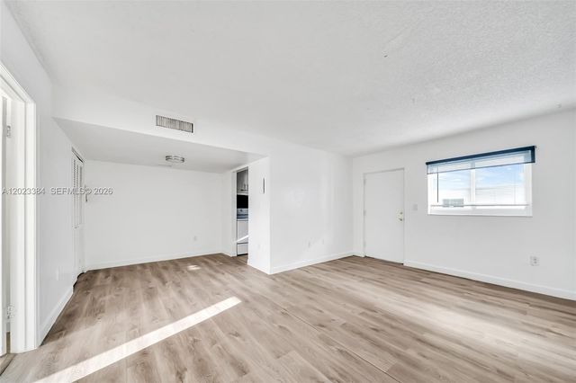 2011 Bay Dr 8, Miami Beach, FL 33141