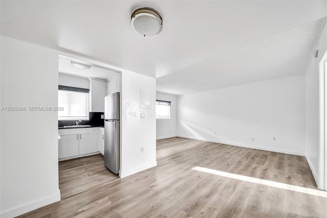 2011 Bay Dr 8, Miami Beach, FL 33141
