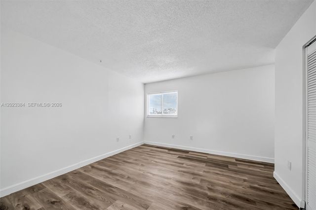 2011 Bay Dr 8, Miami Beach, FL 33141