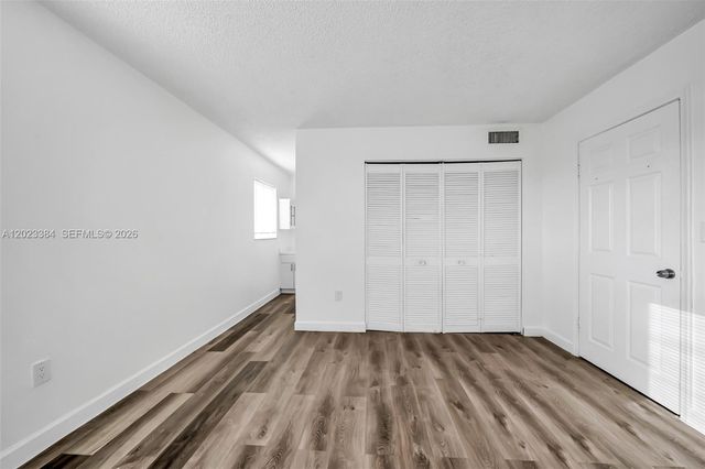 2011 Bay Dr 8, Miami Beach, FL 33141