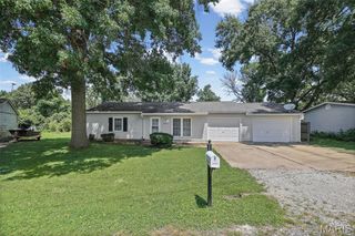 33844 Woodgate Court, Brighton, IL 62012