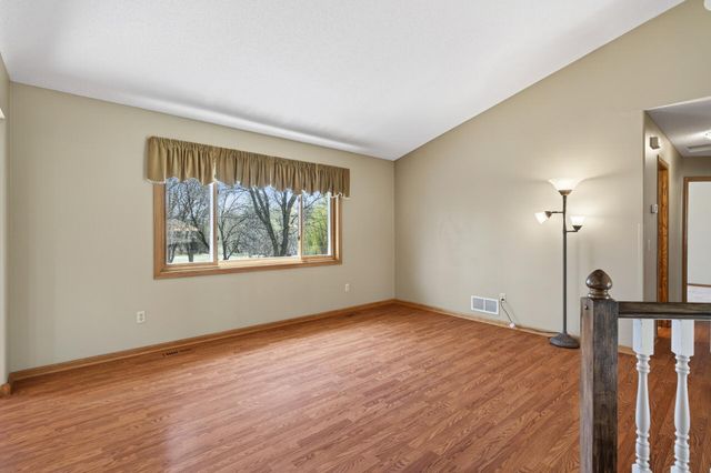 2810 Oak Ridge Drive, Monticello, MN 55362