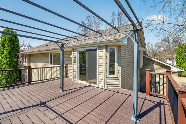 2810 Oak Ridge Drive, Monticello, MN 55362