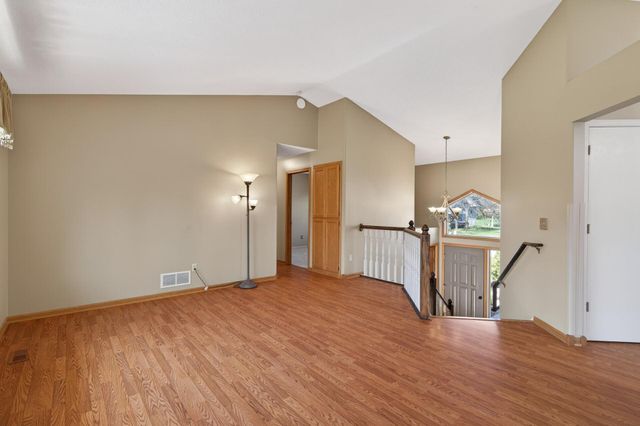 2810 Oak Ridge Drive, Monticello, MN 55362