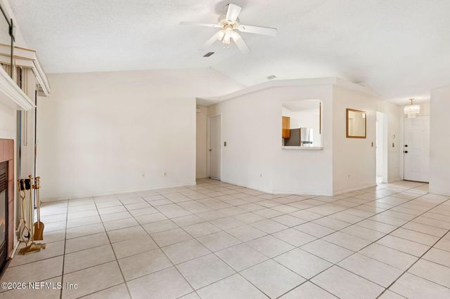 8848 VICTORIA LANDING Drive W, Jacksonville, FL 32208