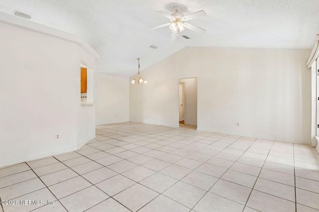 8848 VICTORIA LANDING Drive W, Jacksonville, FL 32208