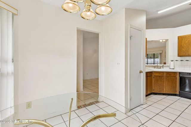 8848 VICTORIA LANDING Drive W, Jacksonville, FL 32208