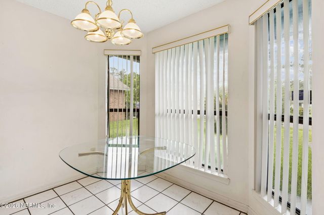 8848 VICTORIA LANDING Drive W, Jacksonville, FL 32208