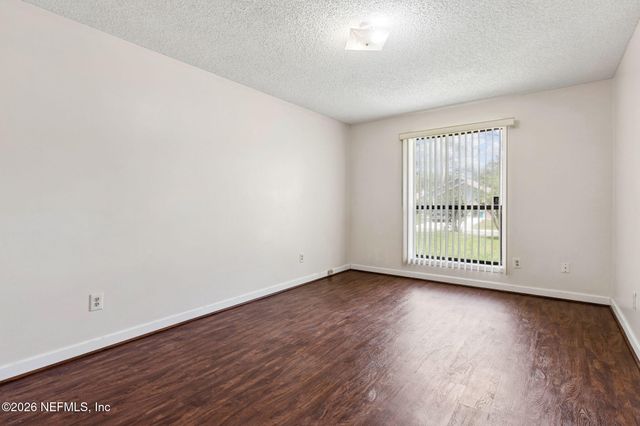 8848 VICTORIA LANDING Drive W, Jacksonville, FL 32208