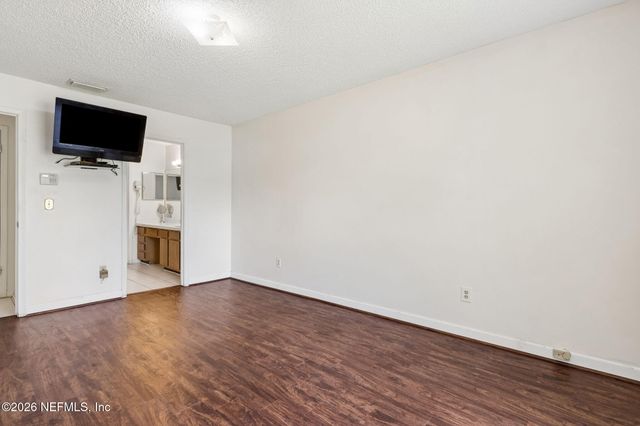 8848 VICTORIA LANDING Drive W, Jacksonville, FL 32208