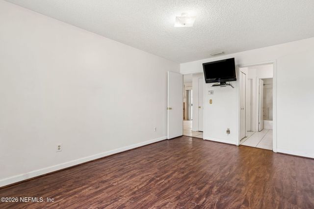 8848 VICTORIA LANDING Drive W, Jacksonville, FL 32208