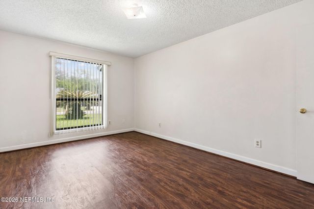 8848 VICTORIA LANDING Drive W, Jacksonville, FL 32208