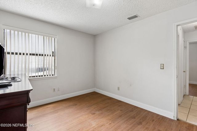 8848 VICTORIA LANDING Drive W, Jacksonville, FL 32208