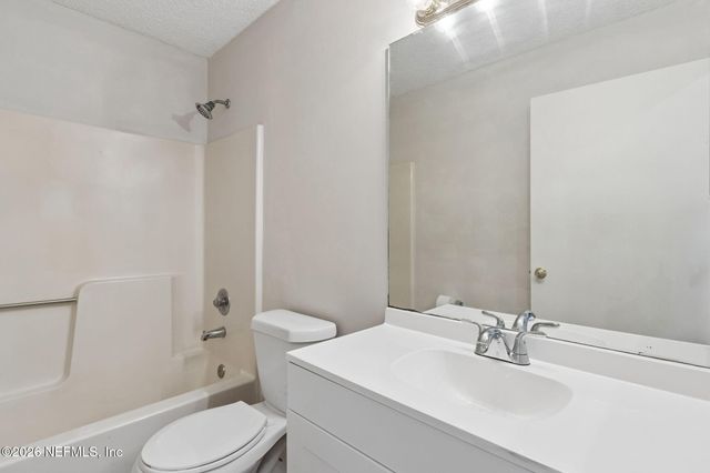 8848 VICTORIA LANDING Drive W, Jacksonville, FL 32208