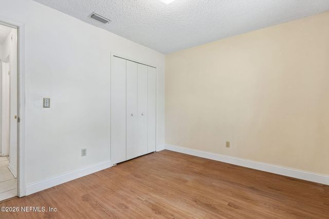 8848 VICTORIA LANDING Drive W, Jacksonville, FL 32208