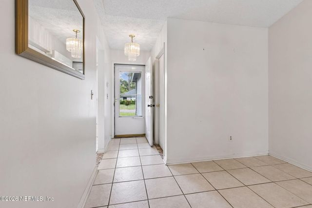 8848 VICTORIA LANDING Drive W, Jacksonville, FL 32208