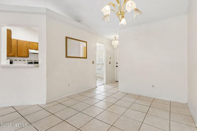 8848 VICTORIA LANDING Drive W, Jacksonville, FL 32208