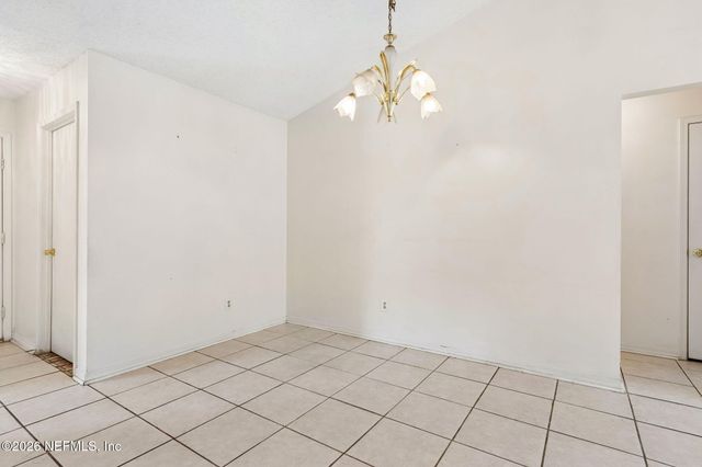 8848 VICTORIA LANDING Drive W, Jacksonville, FL 32208