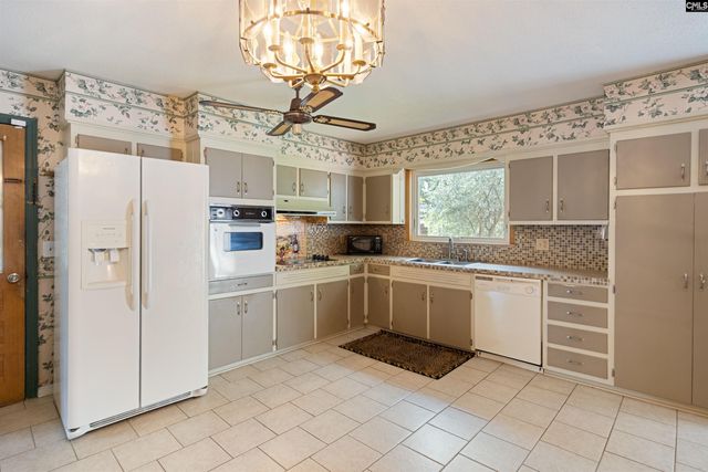 1800 Holly Hill Drive, West Columbia, SC 29169