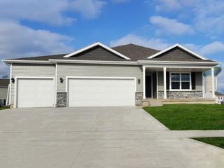 933 33rd Street SE, Altoona, IA 50009