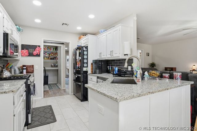 622 W Redwood Street West, Coweta, OK 74429