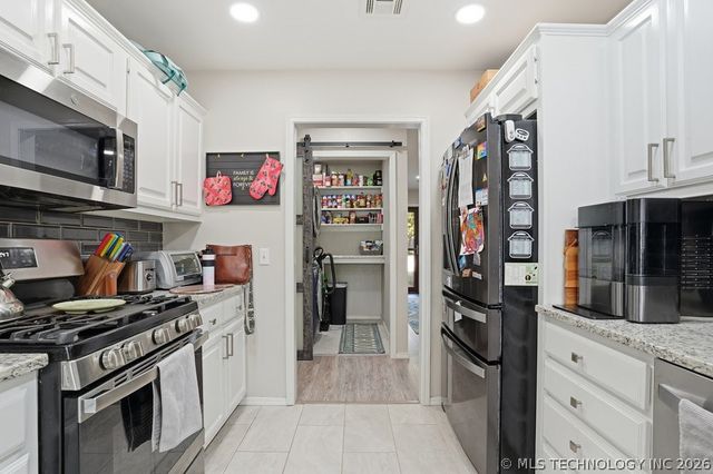 622 W Redwood Street West, Coweta, OK 74429