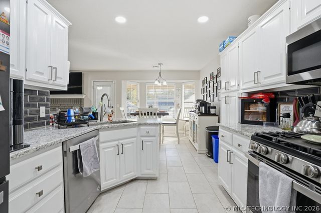 622 W Redwood Street West, Coweta, OK 74429