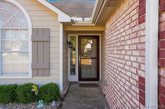 622 W Redwood Street West, Coweta, OK 74429