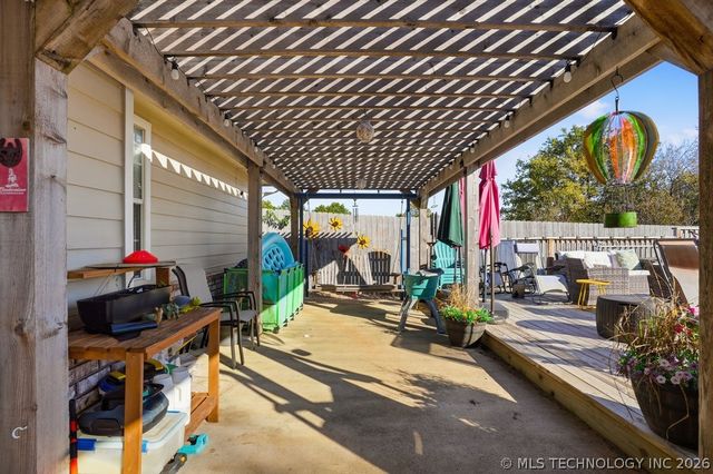 622 W Redwood Street West, Coweta, OK 74429