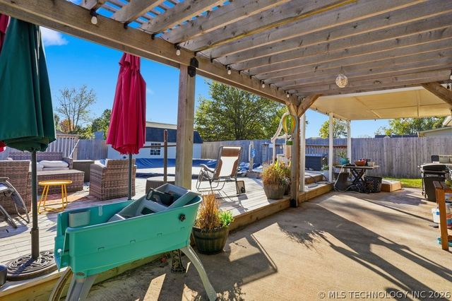 622 W Redwood Street West, Coweta, OK 74429