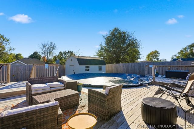 622 W Redwood Street West, Coweta, OK 74429