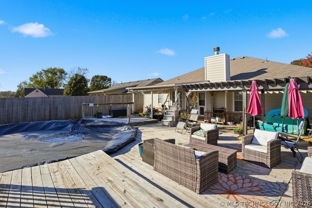 622 W Redwood Street West, Coweta, OK 74429