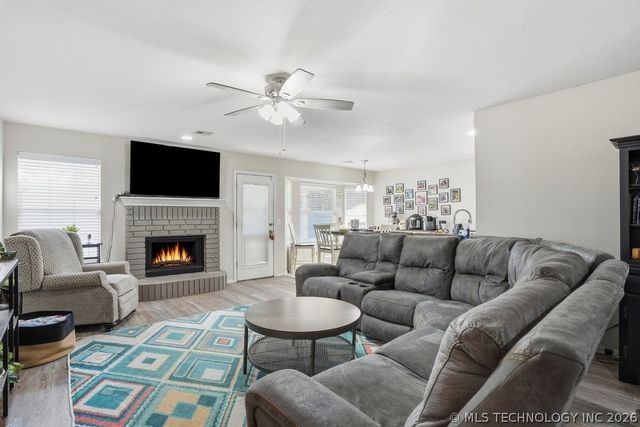 622 W Redwood Street West, Coweta, OK 74429