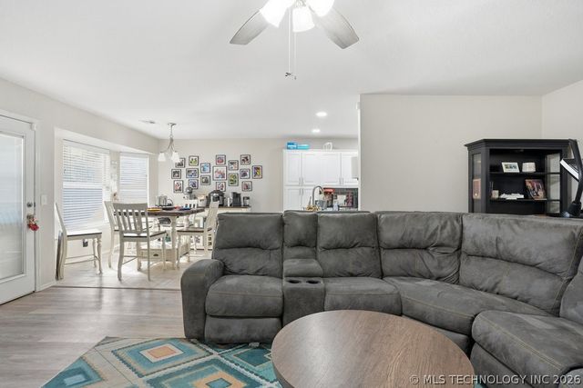 622 W Redwood Street West, Coweta, OK 74429