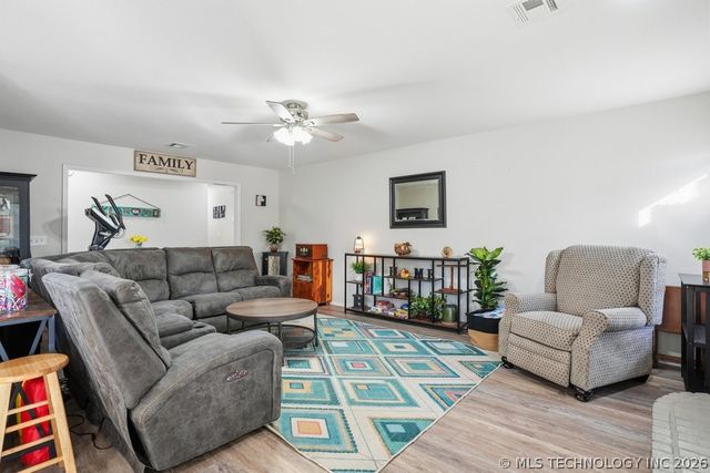 622 W Redwood Street West, Coweta, OK 74429