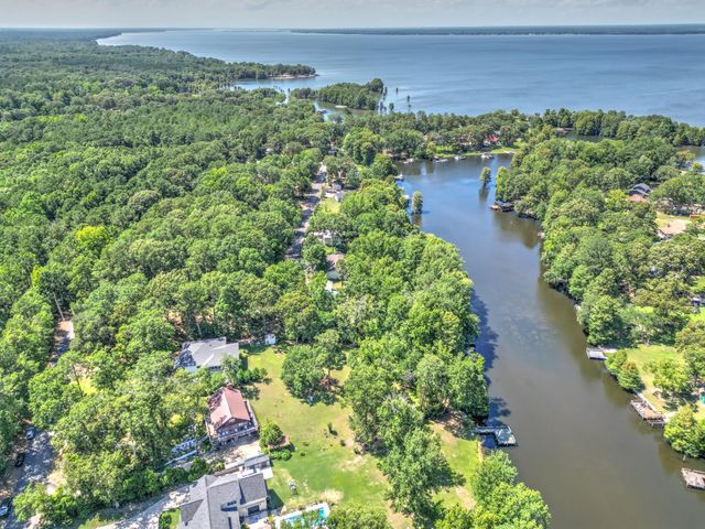 1226 Saint Julien Drive, Eutawville, SC 29048