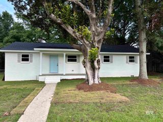 23136 Oak Street, Robertsdale, AL 36567