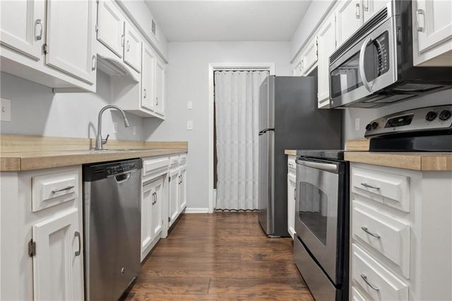 12665 W 110TH Terrace, Overland Park, KS 66210