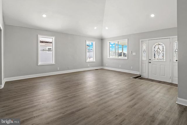 315 RIVERSIDE DR, Essex, MD 21221