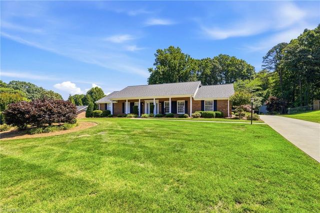 1075 Foothills Drive, Kernersville, NC 27284